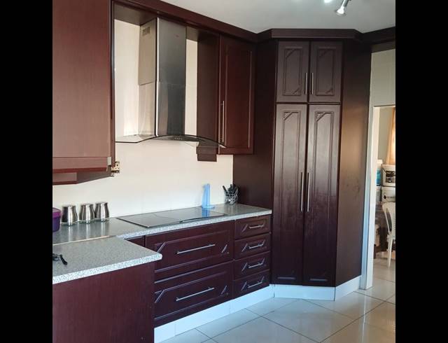 3 BEDROOM HOUSE FOR SALE IN MONTCLAIR